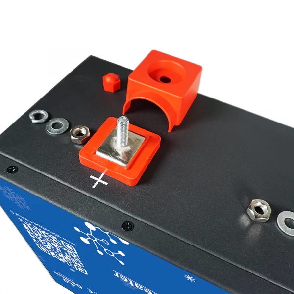 Ultimatron-shop-Batterie-Lithium-200Ah-12V-LiFePO4-sous-le-siege-Bluetooth-BMS-Chauffage-Ultimatron-ULM-12-200H-7 Ultimatron-shop-Batterie-Lithium-200Ah-12V-LiFePO4-sous-le-siege-Bluetooth-BMS-Chauffage-Ultimatron-ULM-12-200H-7